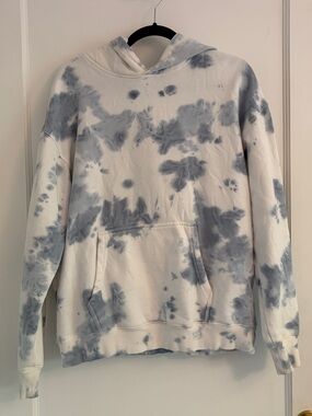Tie-Dye Hoodie in Blue and White